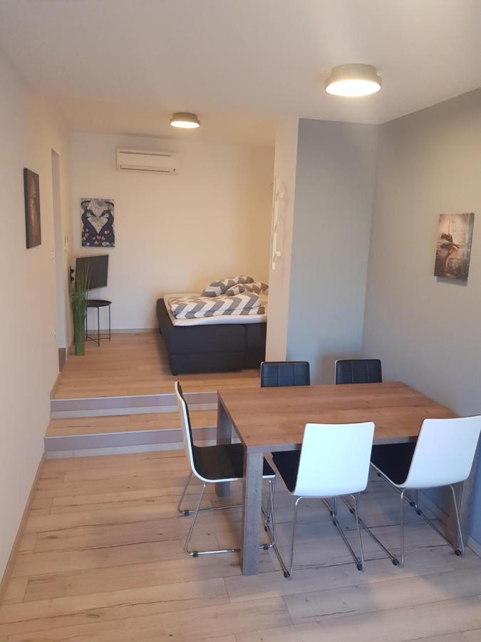 Guest House Flora Pazin Ngoại thất bức ảnh
