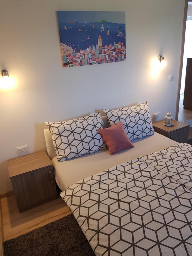 Guest House Flora Pazin Ngoại thất bức ảnh