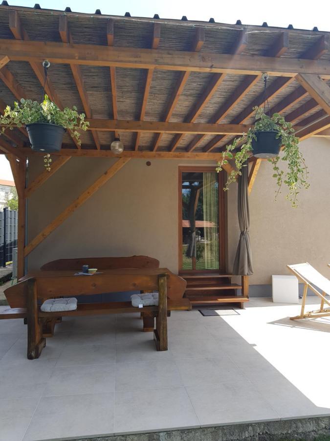 Guest House Flora Pazin Ngoại thất bức ảnh
