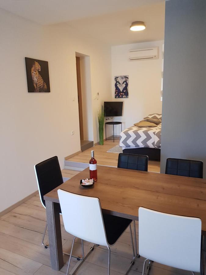 Guest House Flora Pazin Ngoại thất bức ảnh