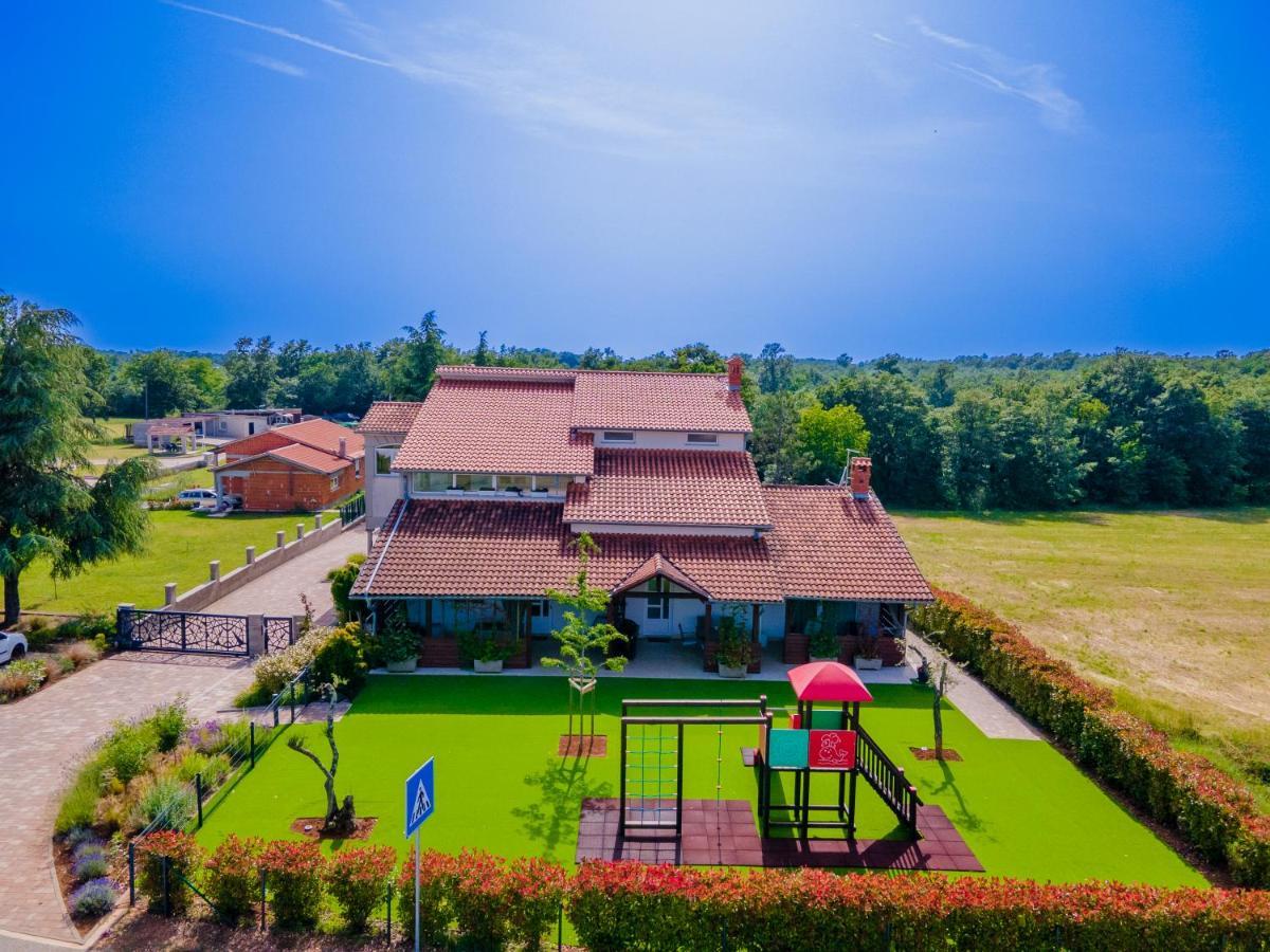 Guest House Flora Pazin Ngoại thất bức ảnh