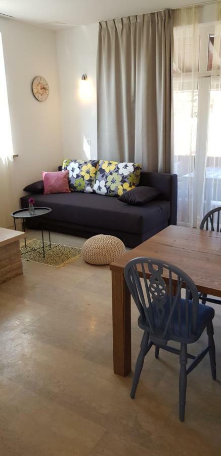 Guest House Flora Pazin Ngoại thất bức ảnh